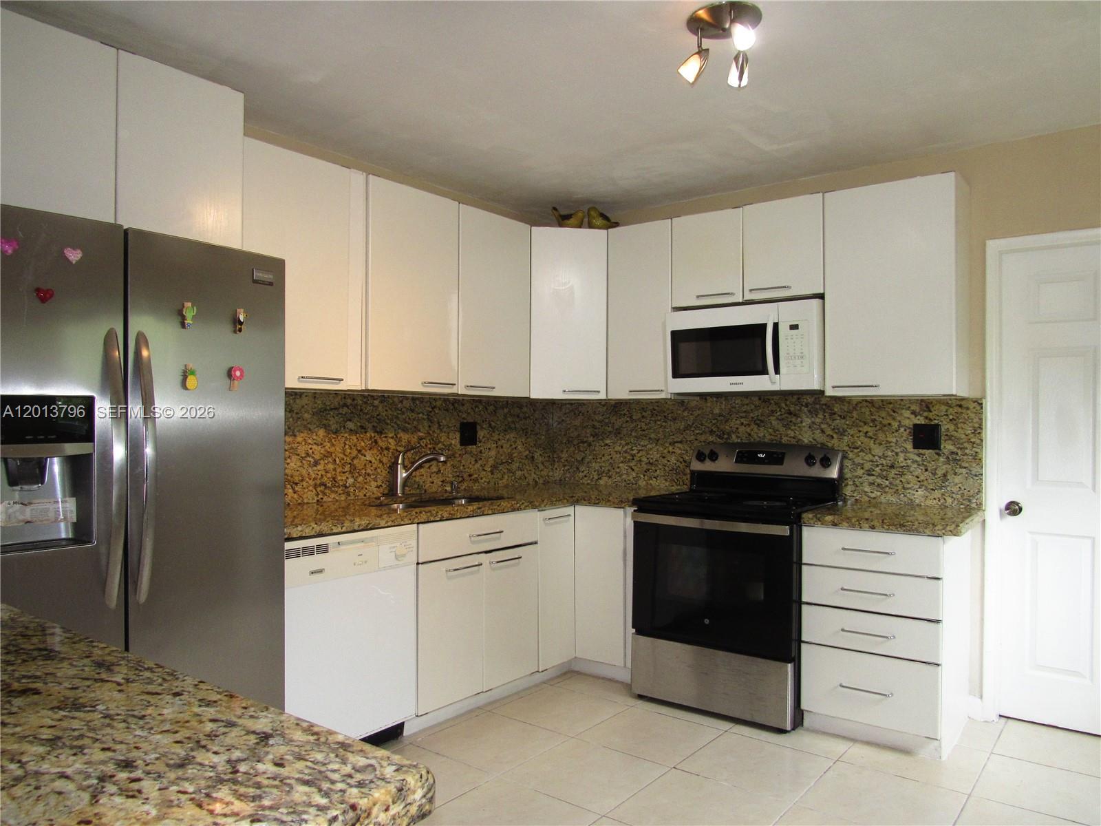 BREEZYWAY MANOR SECOND AD - Residential