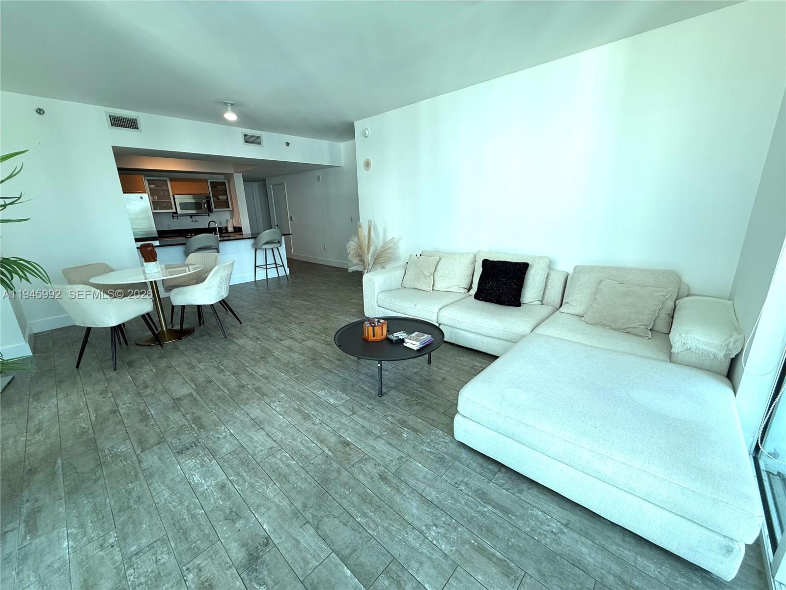 THE PLAZA 901 BRICKELL CO - Residential