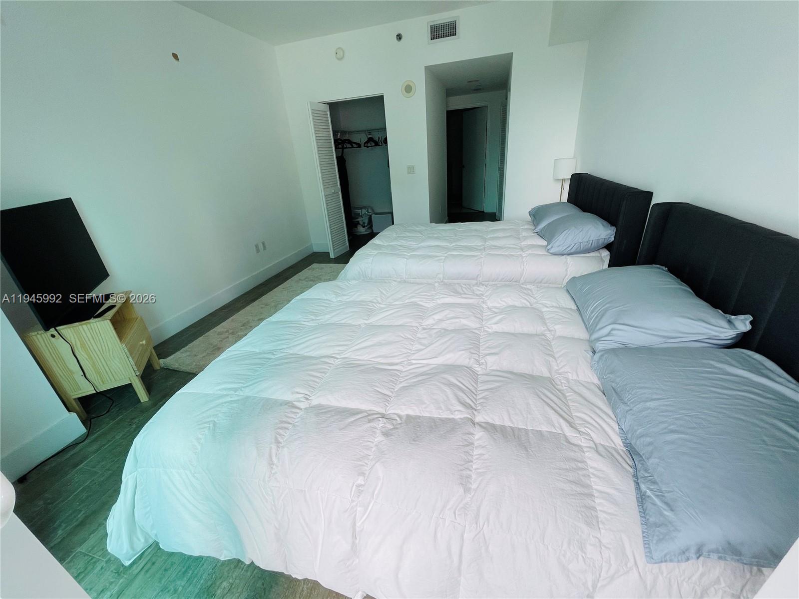 THE PLAZA 901 BRICKELL CO - Residential