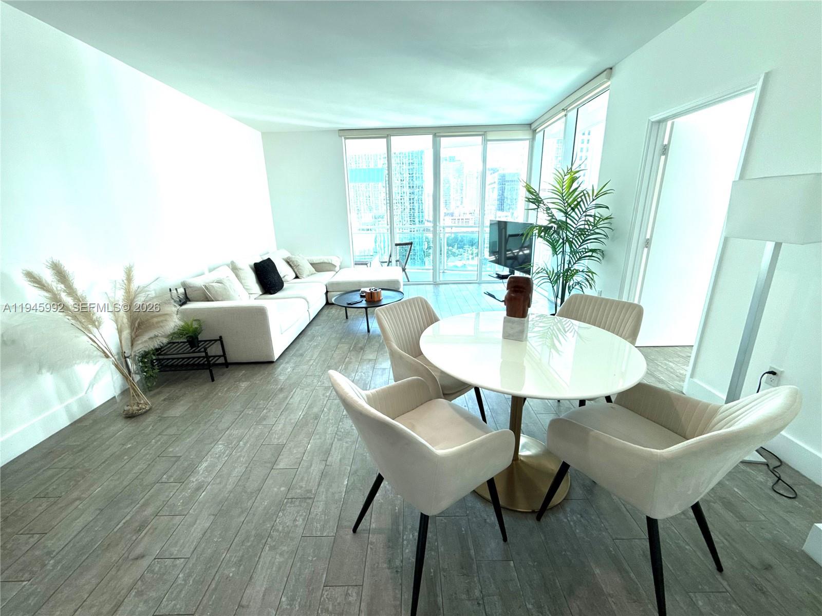 THE PLAZA 901 BRICKELL CO - Residential