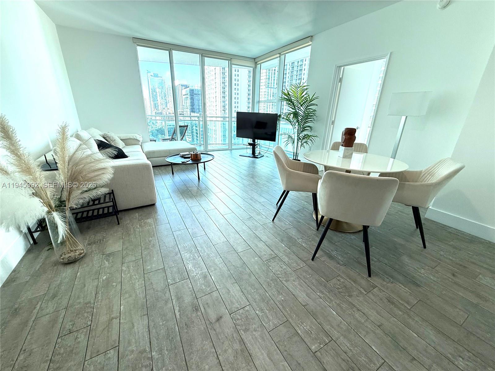 THE PLAZA 901 BRICKELL CO - Residential