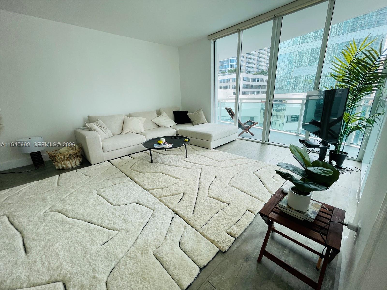 THE PLAZA 901 BRICKELL CO - Residential
