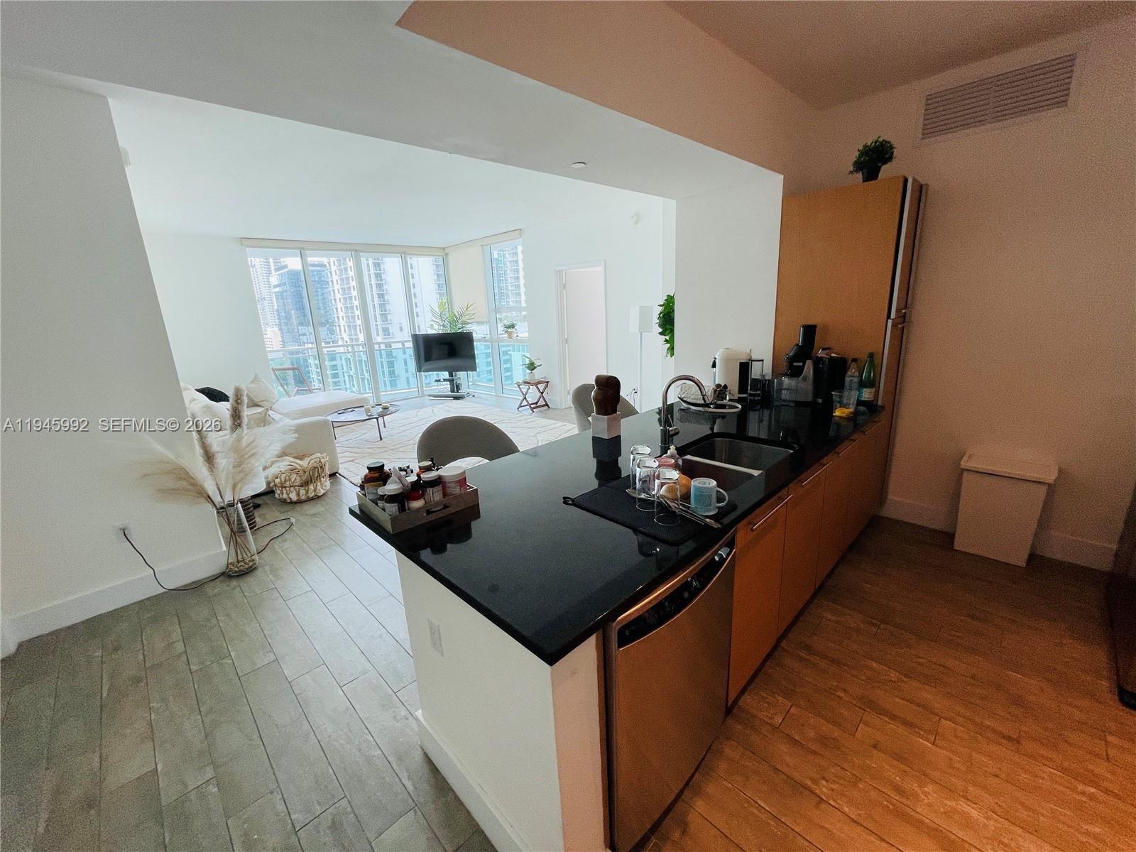 THE PLAZA 901 BRICKELL CO - Residential