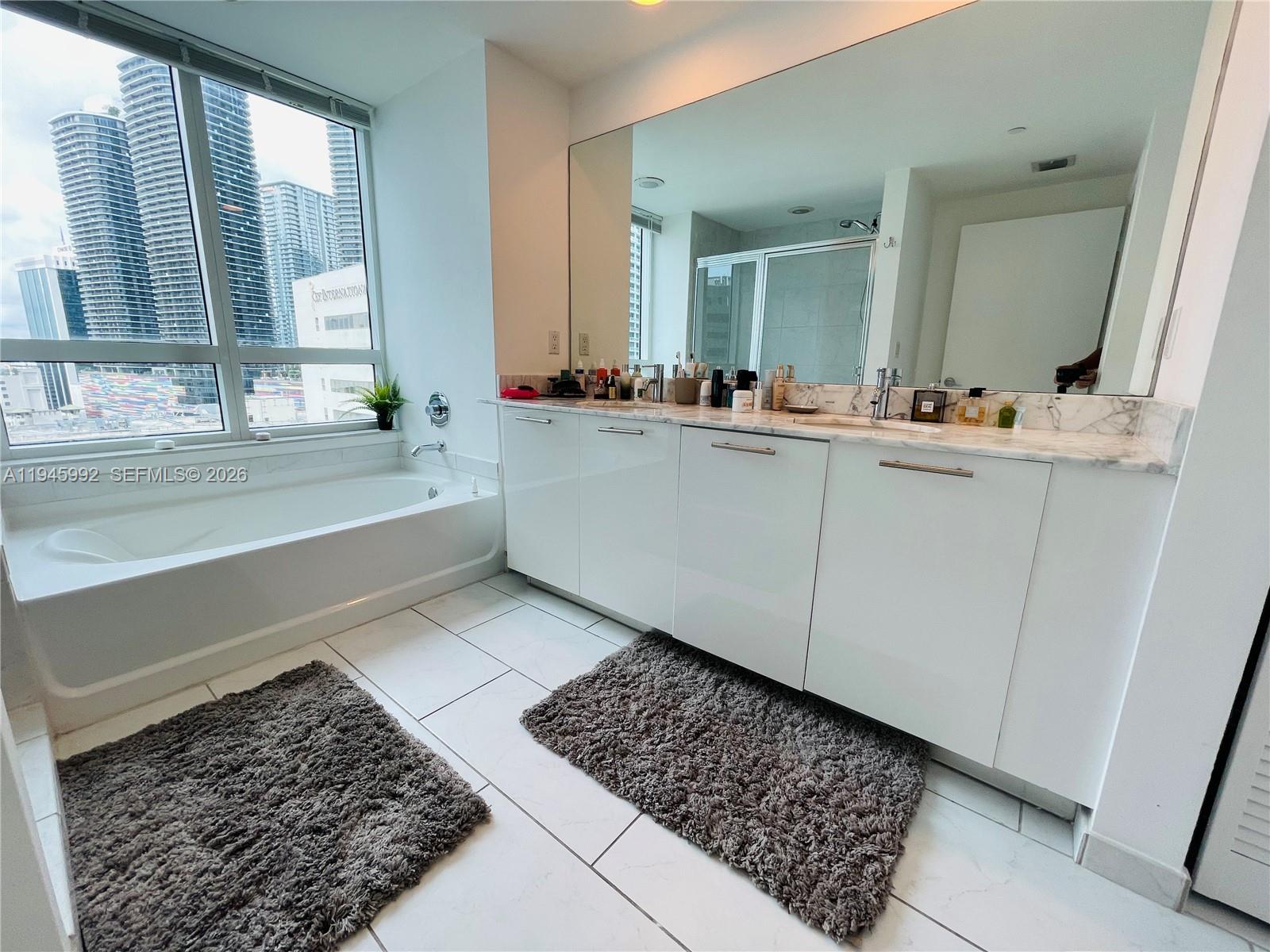 THE PLAZA 901 BRICKELL CO - Residential