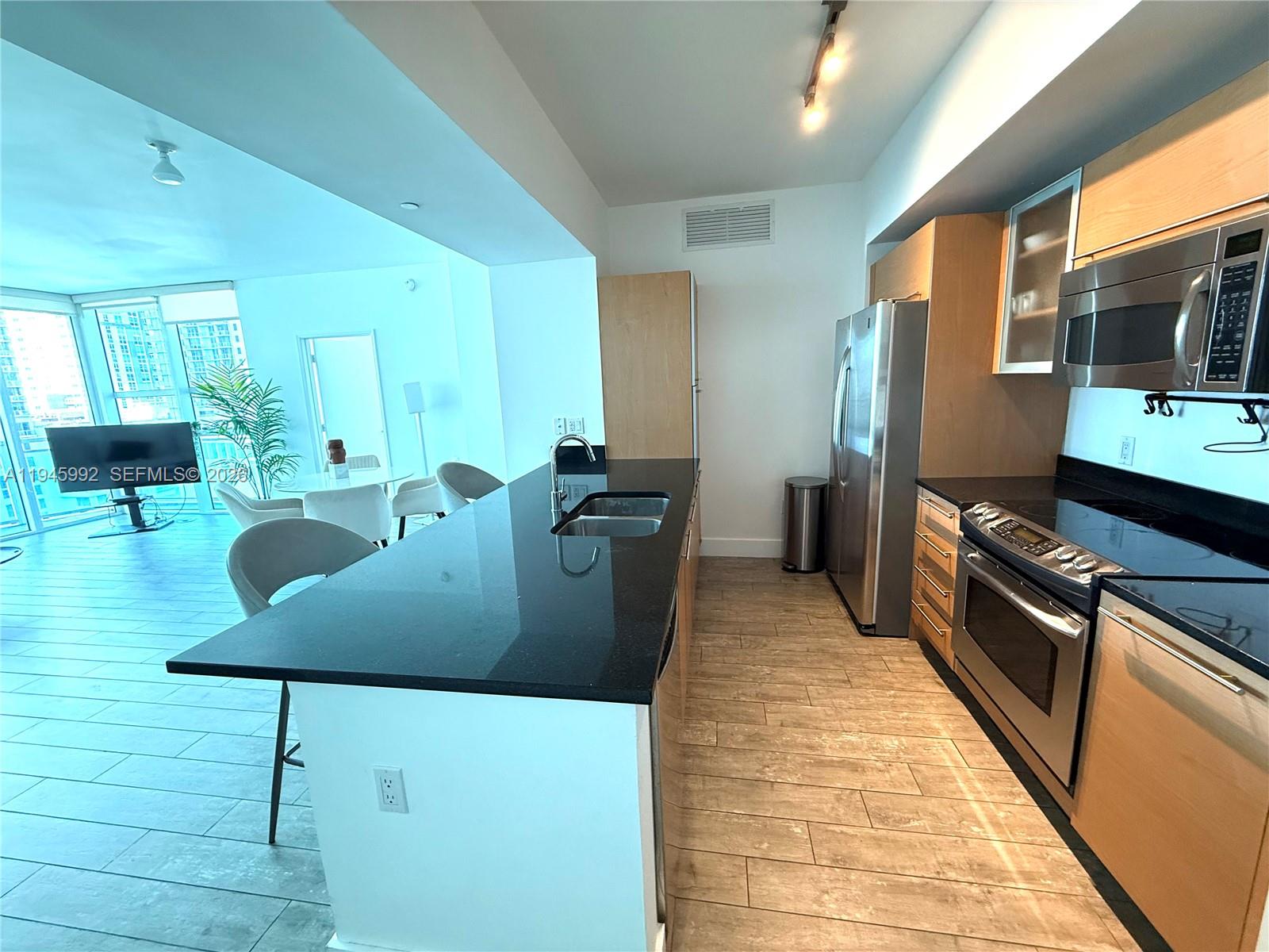 THE PLAZA 901 BRICKELL CO - Residential