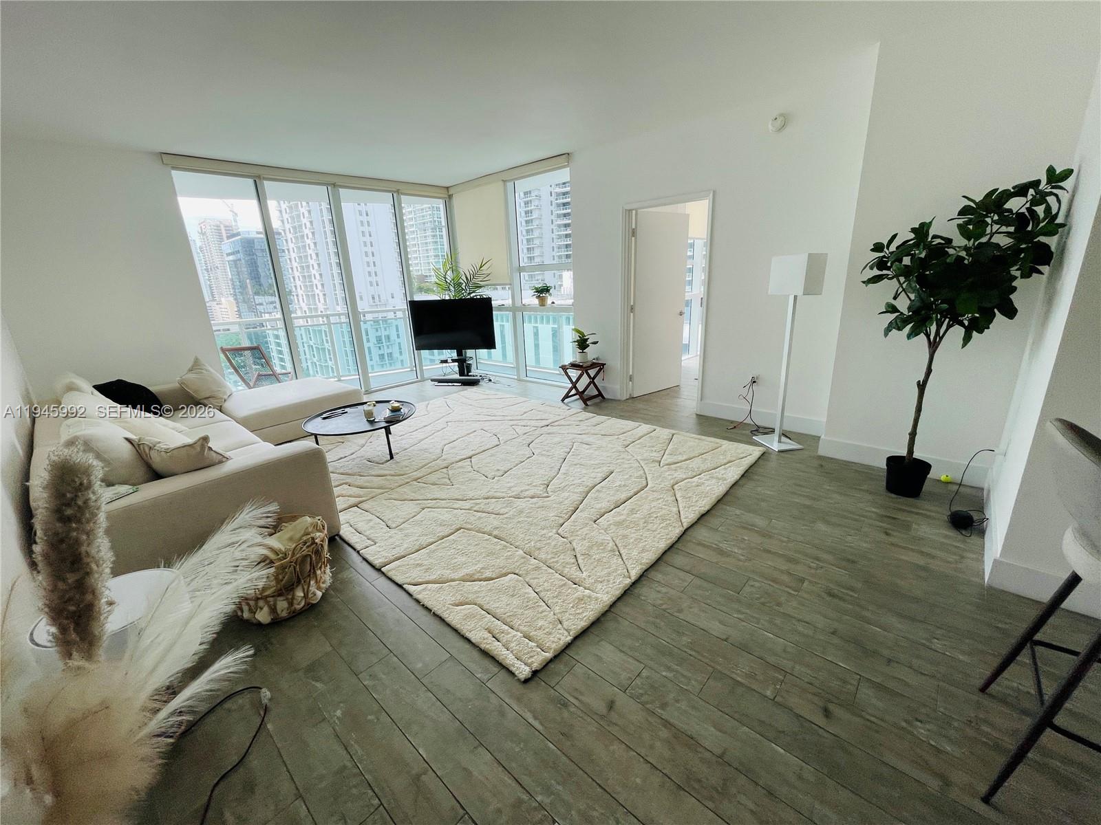 THE PLAZA 901 BRICKELL CO - Residential