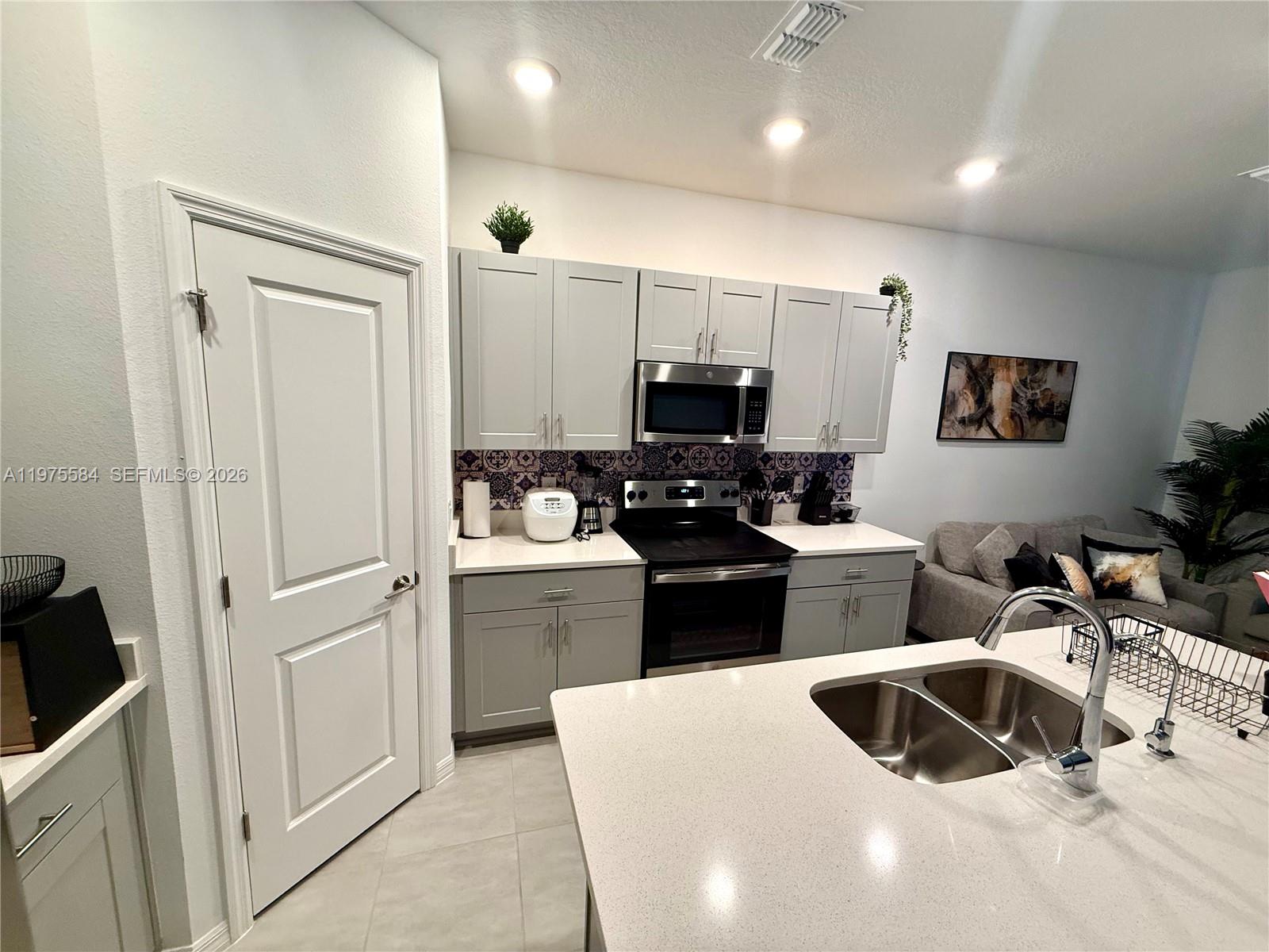 THE TOWNHOMES AT BELLALAGO - Residential