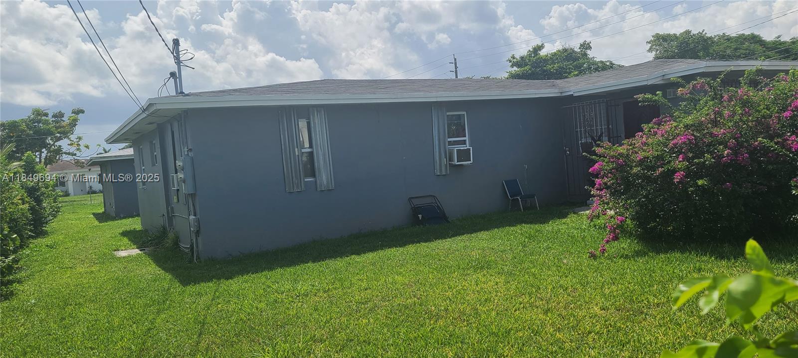 Nicely Renovated 3-Bedroom 2 Bath Home with a Detached MOTHER-IN-LAW'S QUARTERS located in Florida City.