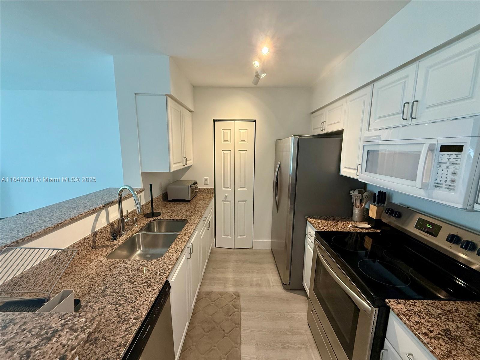 1155 Brickell Bay Dr 906