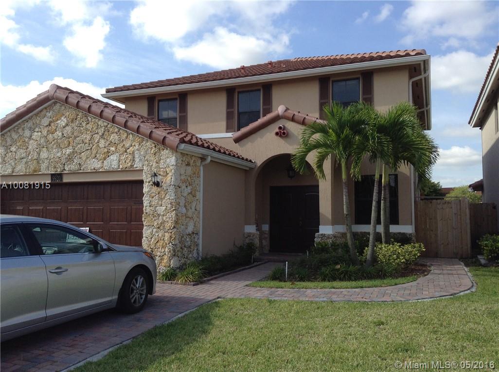 BEAUTIFUL 4 BEDROOMS AND 4 BATHROOMS PROPERTY IN FOUNTAINBLUE/ DORAL AREA. BEAUTIFUL KITCHEN WITH GRANITE COUNTERTOPS, ONE BEDROOM ON FIRST FLOOR WITH FULL BATH, TILE ON FIRST FLOOR AND LAMINATED ON SECOND, AMAZING VIEW OF A QUIET PARK, OVERSIZED FENCED PATIO GREAT FOR ENTERTAINING. GUARD GATED COMMUNITY. A MUST SEE!!!