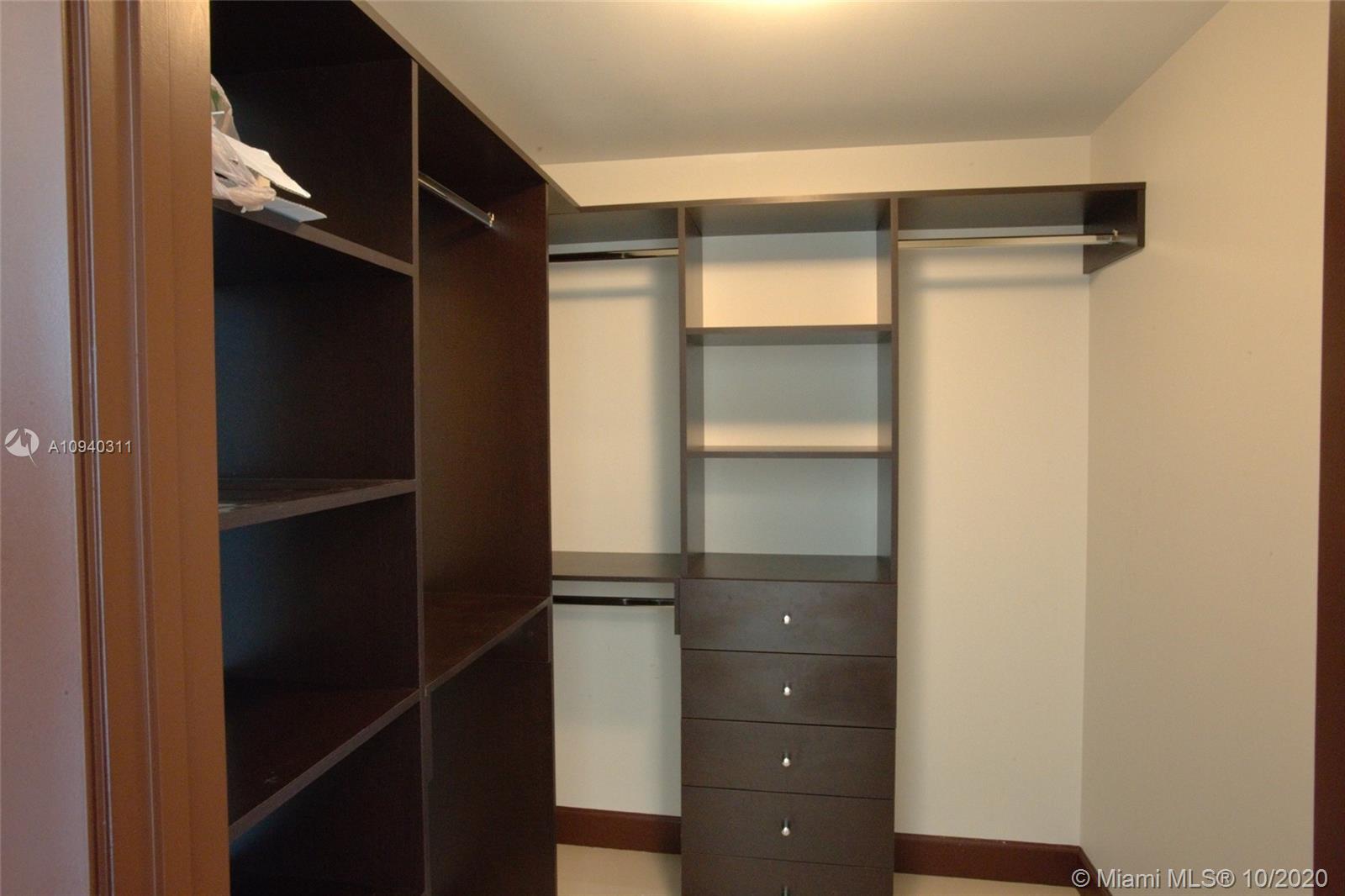 LUNA OCEAN RESIDENCES - Residential