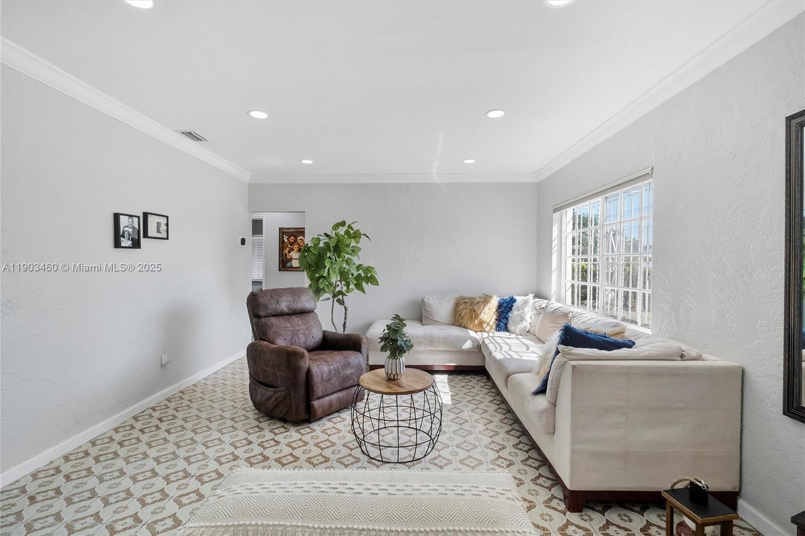 TAMIAMI GARDENS - Residential