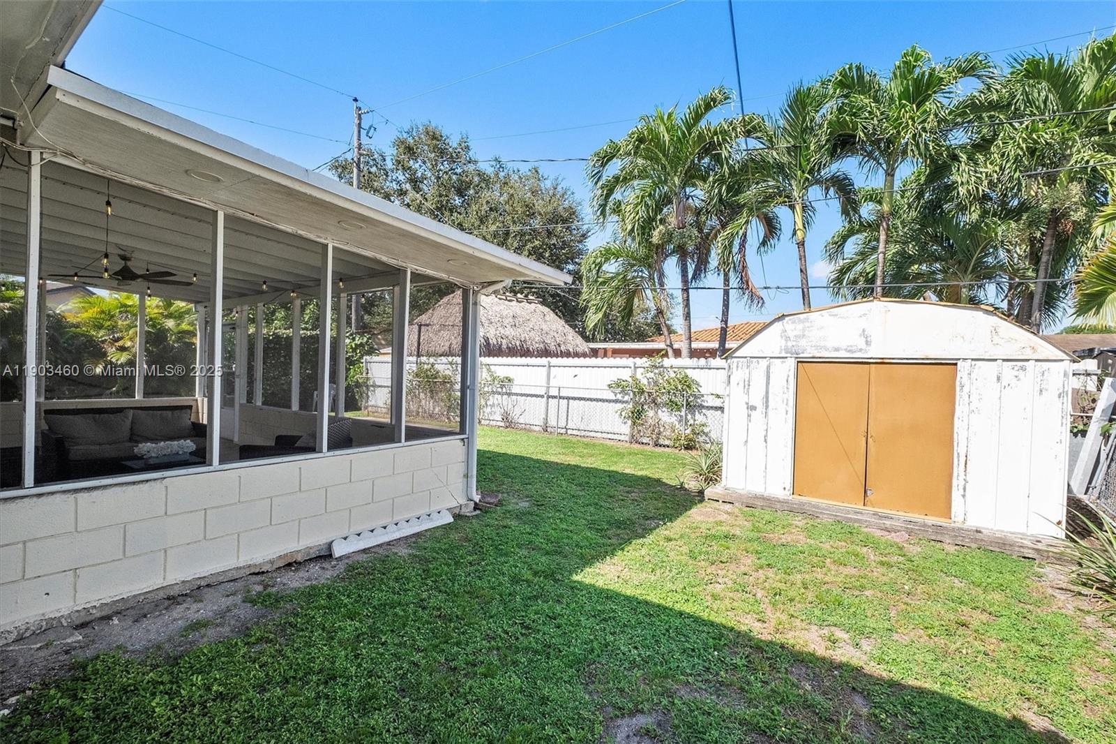 TAMIAMI GARDENS - Residential