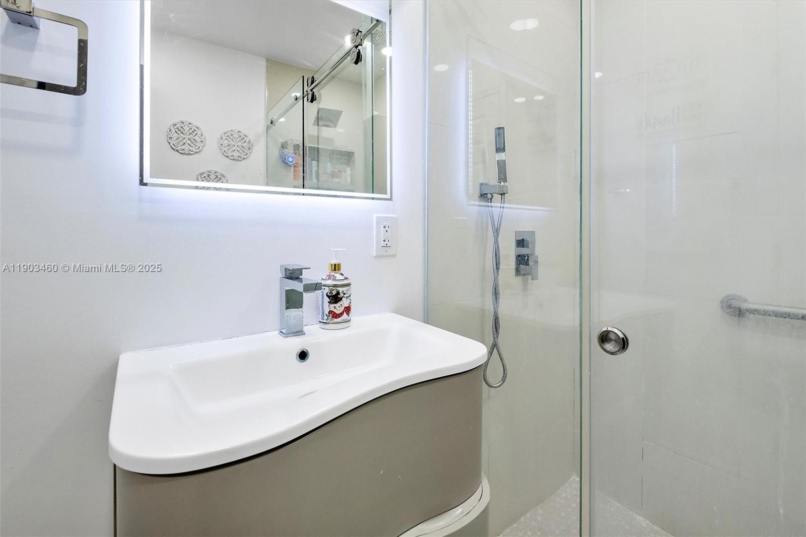 TAMIAMI GARDENS - Residential