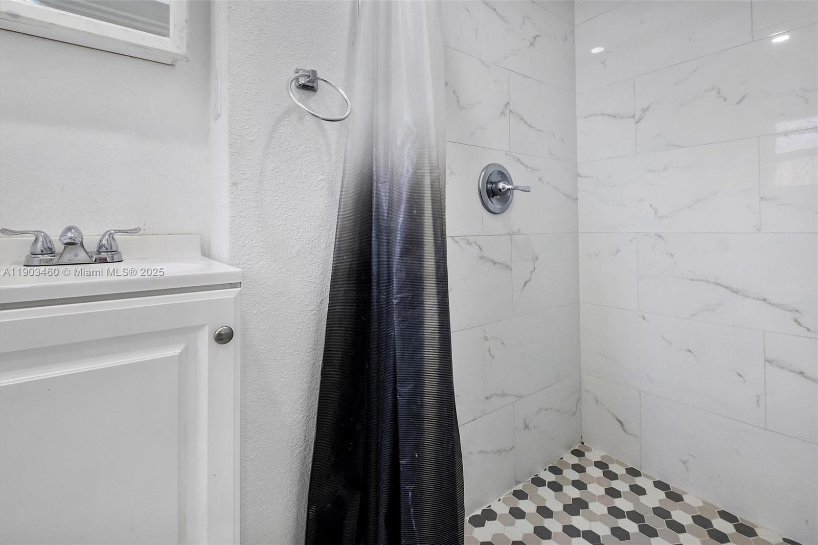 TAMIAMI GARDENS - Residential