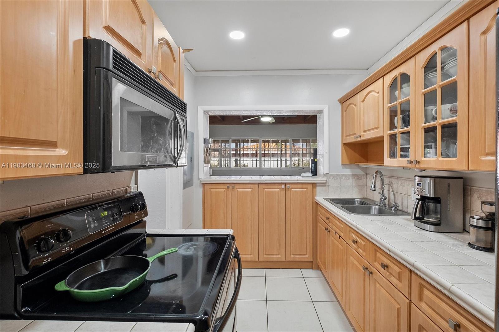 TAMIAMI GARDENS - Residential