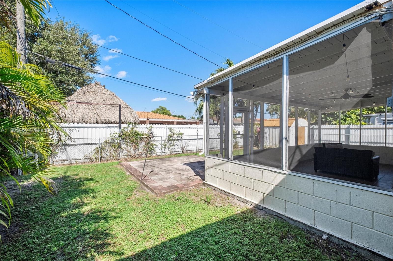 TAMIAMI GARDENS - Residential