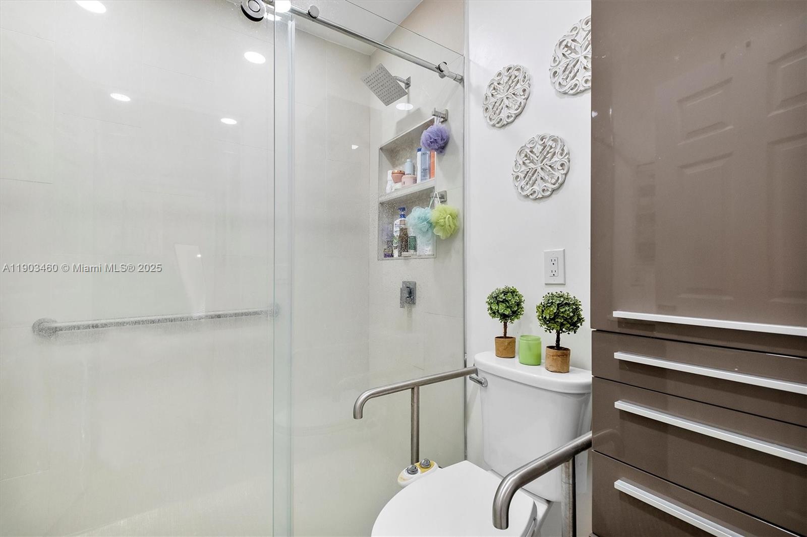 TAMIAMI GARDENS - Residential