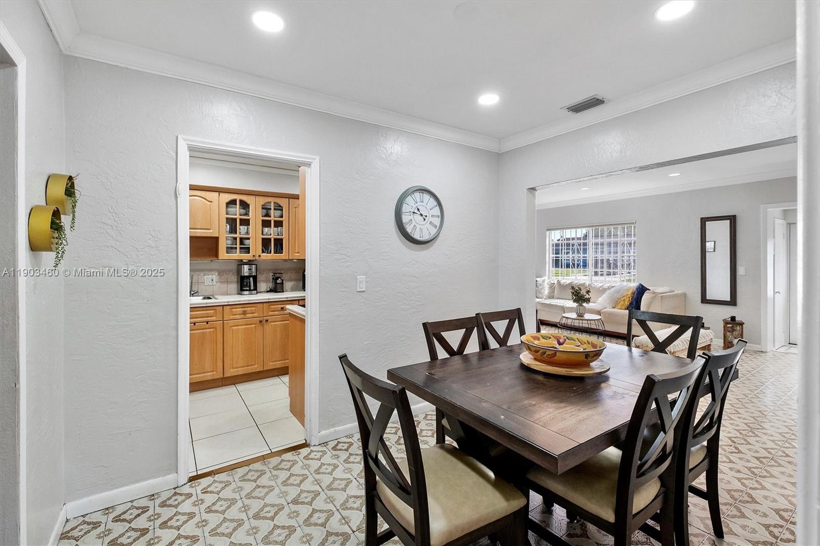 TAMIAMI GARDENS - Residential