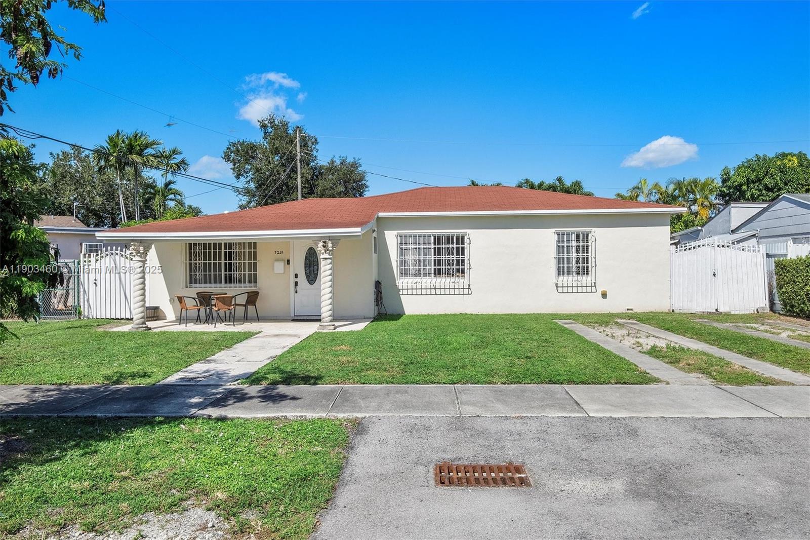 TAMIAMI GARDENS - Residential