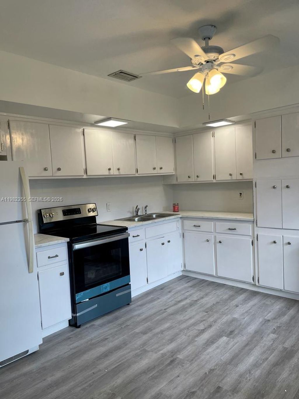 Photo of 820 SE 12th St #1, Fort Lauderdale, FL 33316 (MLS # A11982355)