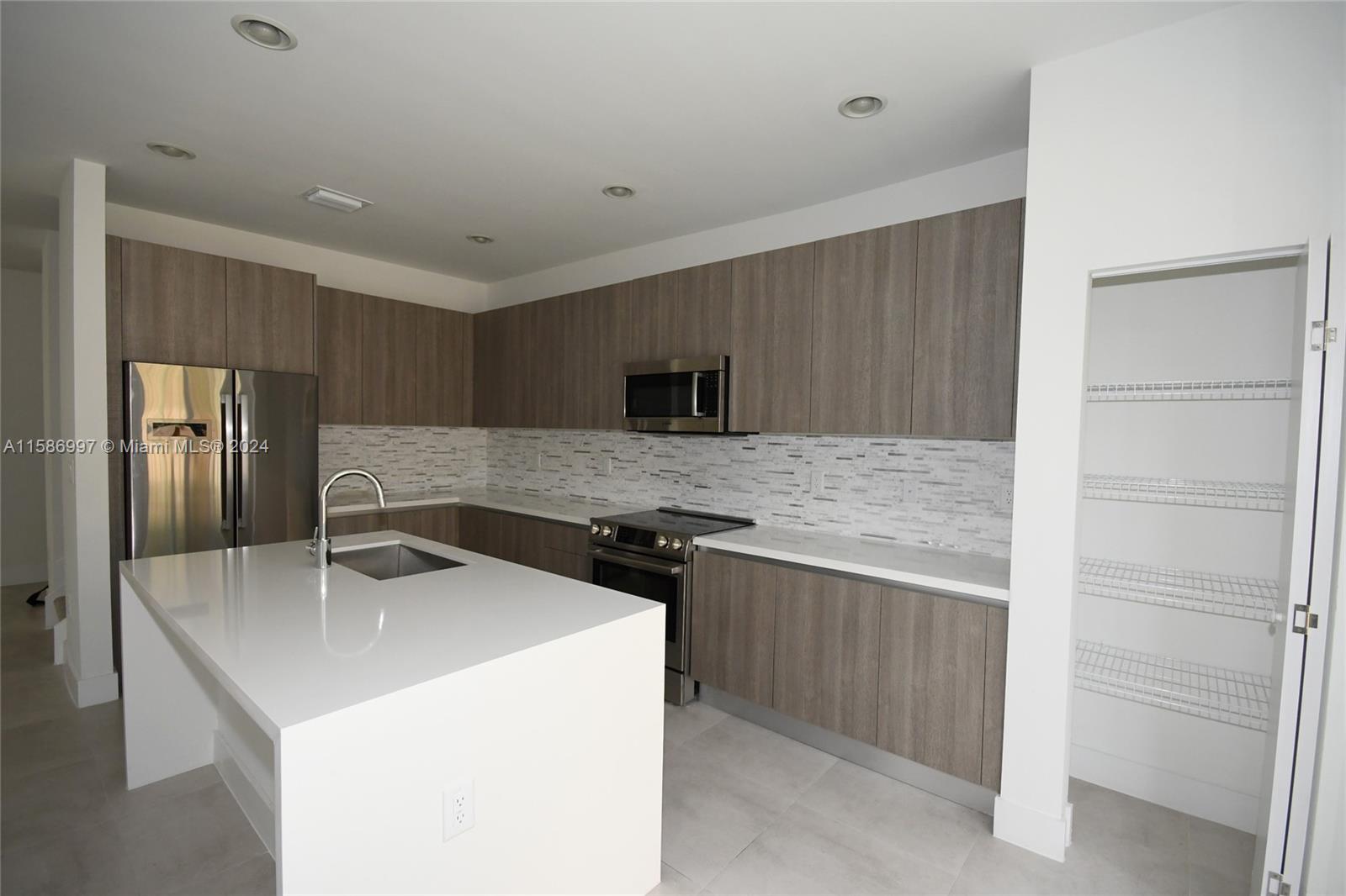 DORAL PALMS NORTH - Residential Lease