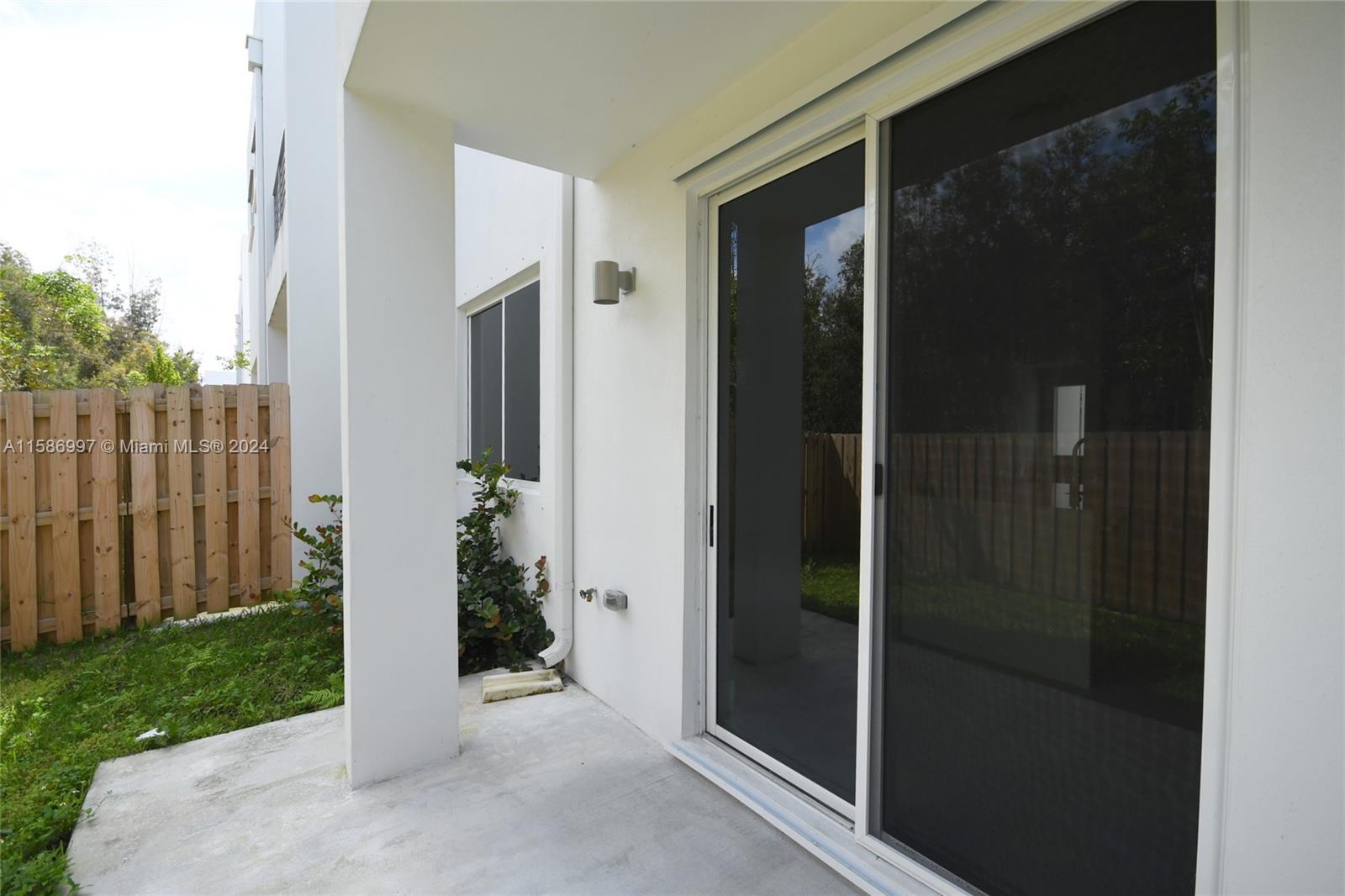 DORAL PALMS NORTH - Residential Lease