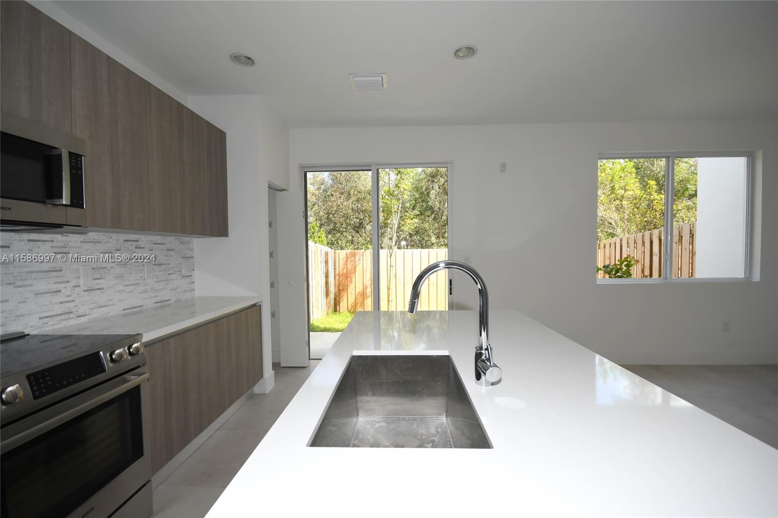 DORAL PALMS NORTH - Residential Lease