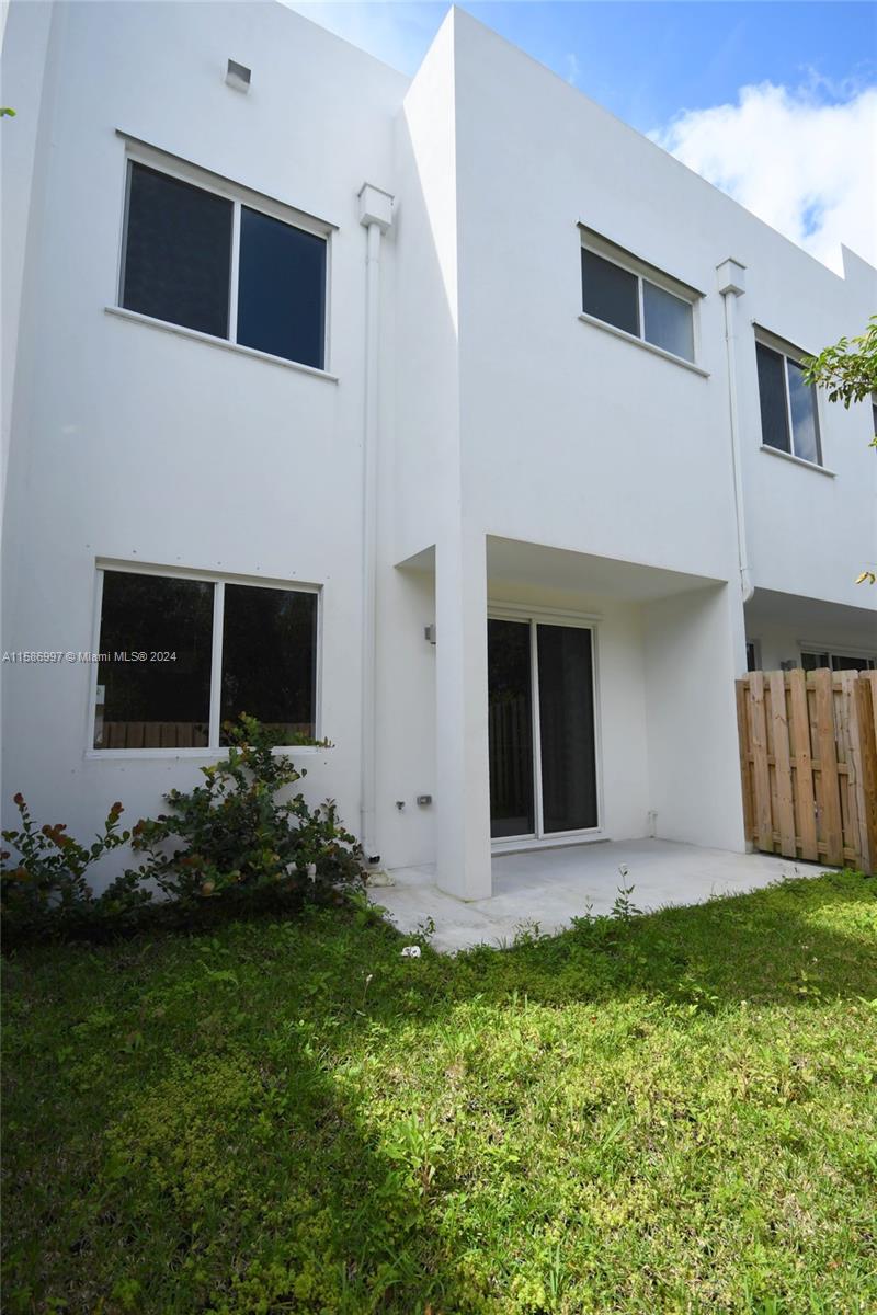 DORAL PALMS NORTH - Residential Lease
