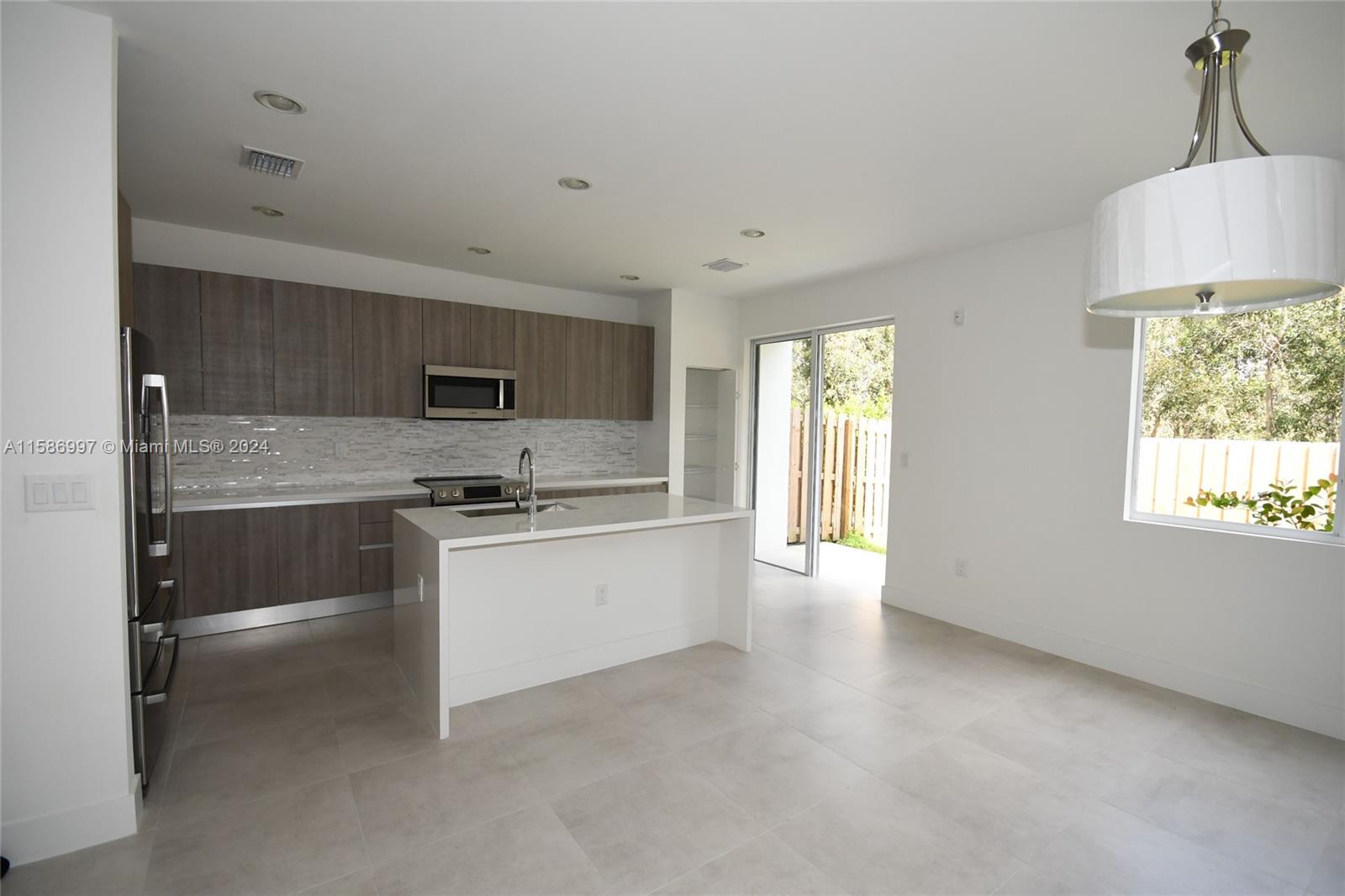 DORAL PALMS NORTH - Residential Lease
