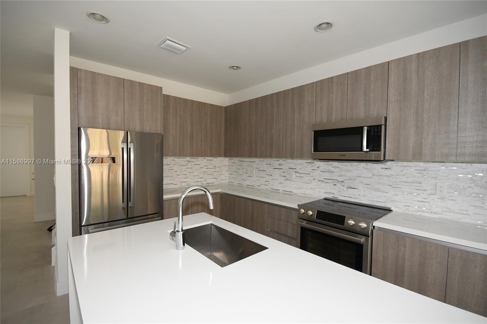 DORAL PALMS NORTH - Residential Lease