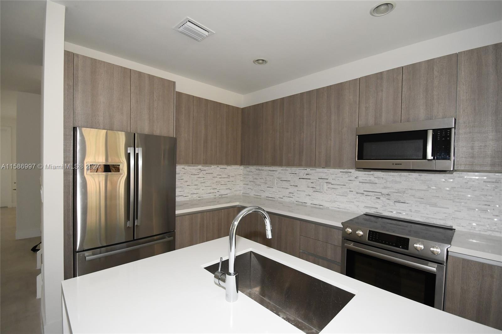 DORAL PALMS NORTH - Residential Lease