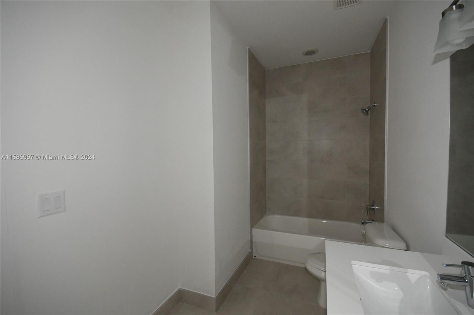 DORAL PALMS NORTH - Residential Lease