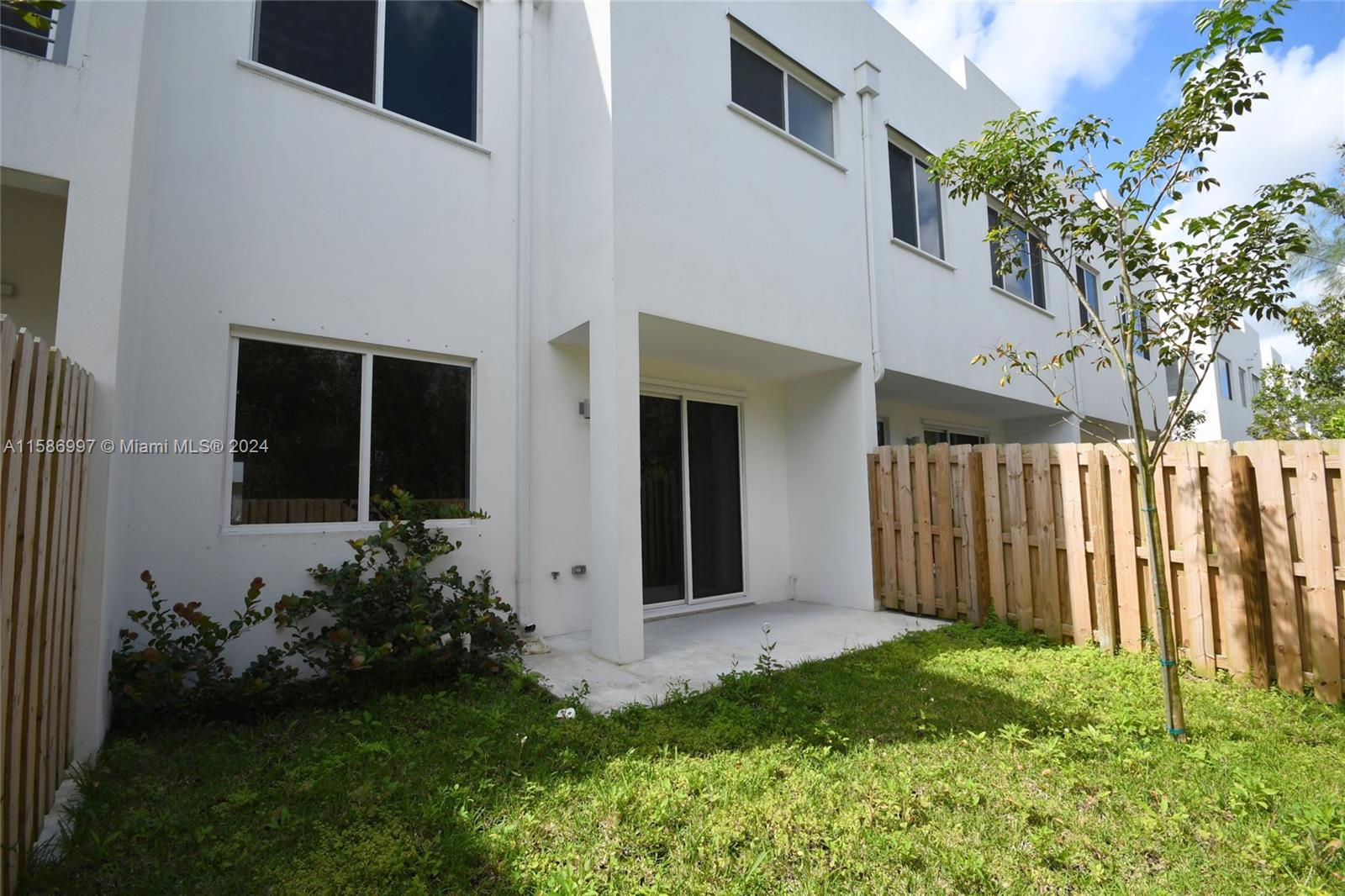 DORAL PALMS NORTH - Residential Lease