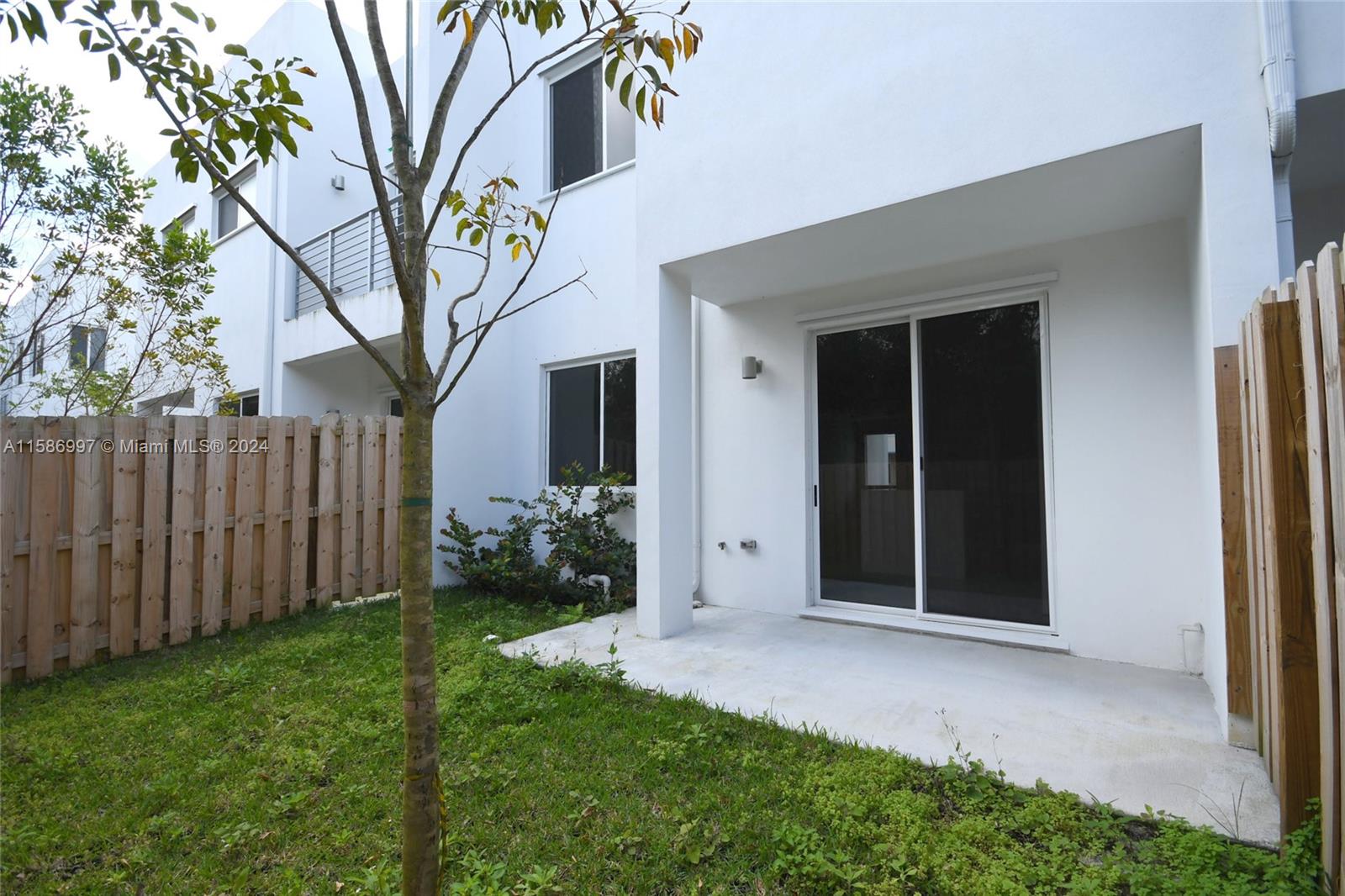 DORAL PALMS NORTH - Residential Lease