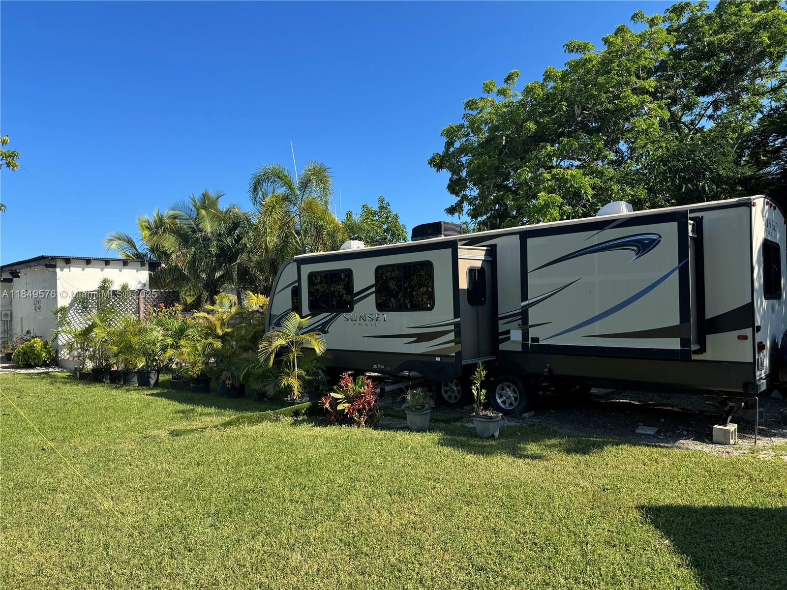 CUTLER RIDGE MANOR ESTATE - Residential