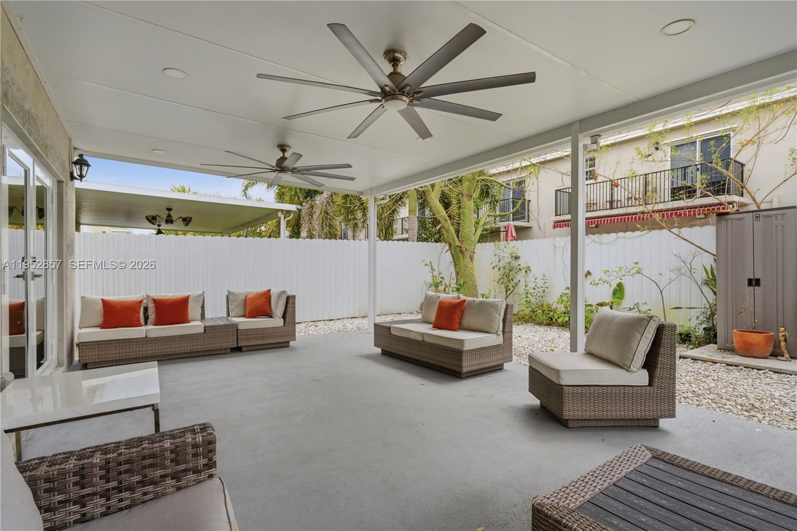 ROYAL HOMES WEST - Residential