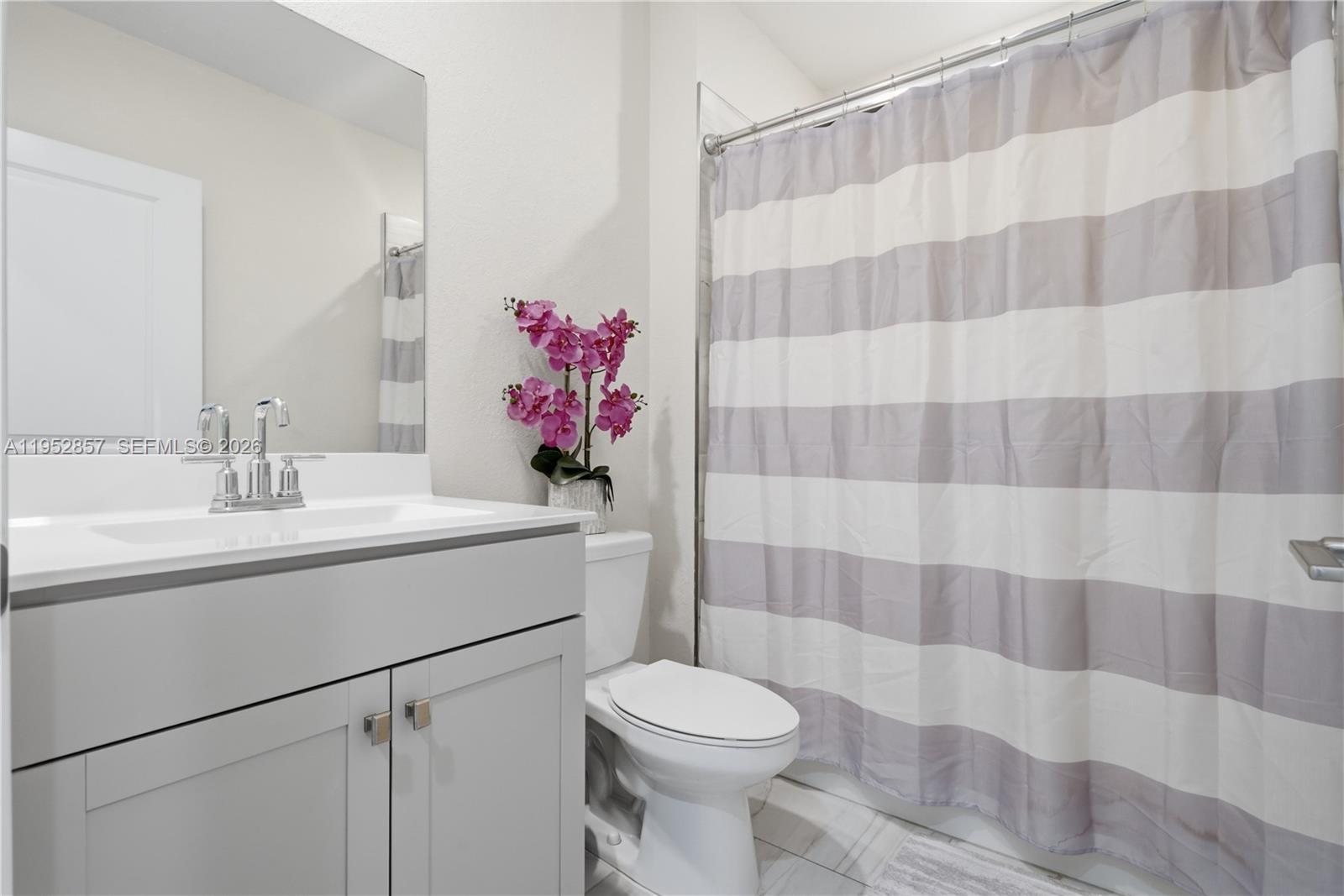 ROYAL HOMES WEST - Residential