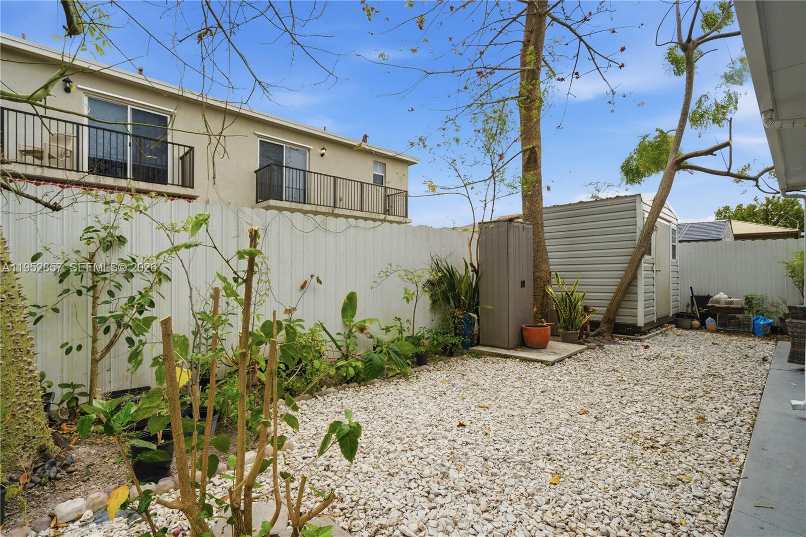 ROYAL HOMES WEST - Residential