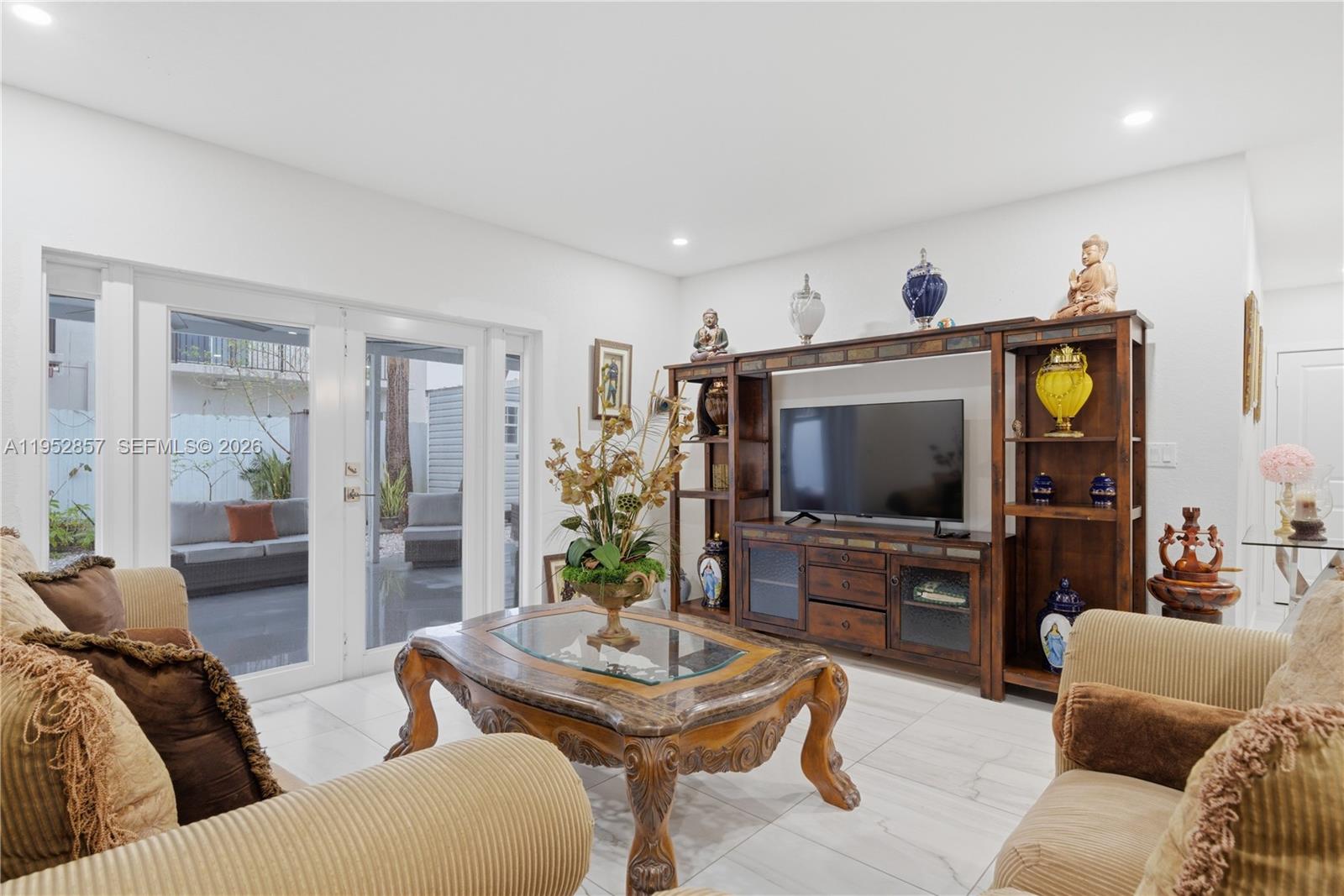 ROYAL HOMES WEST - Residential