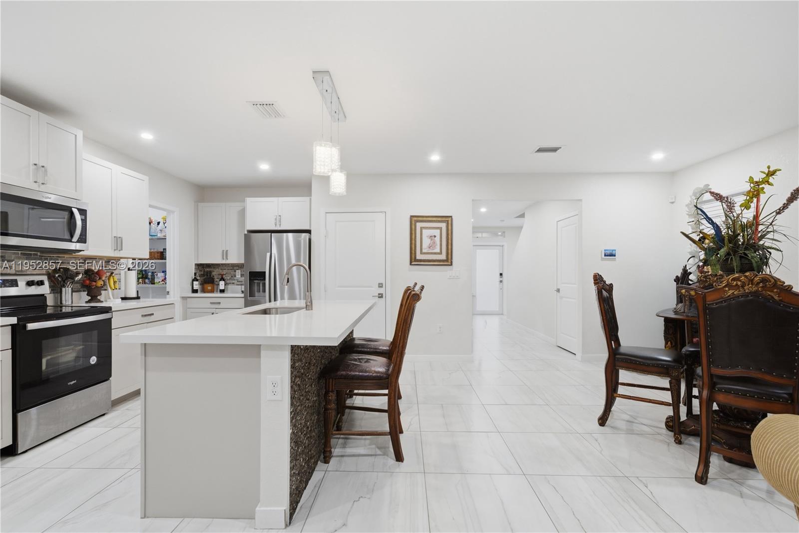 ROYAL HOMES WEST - Residential