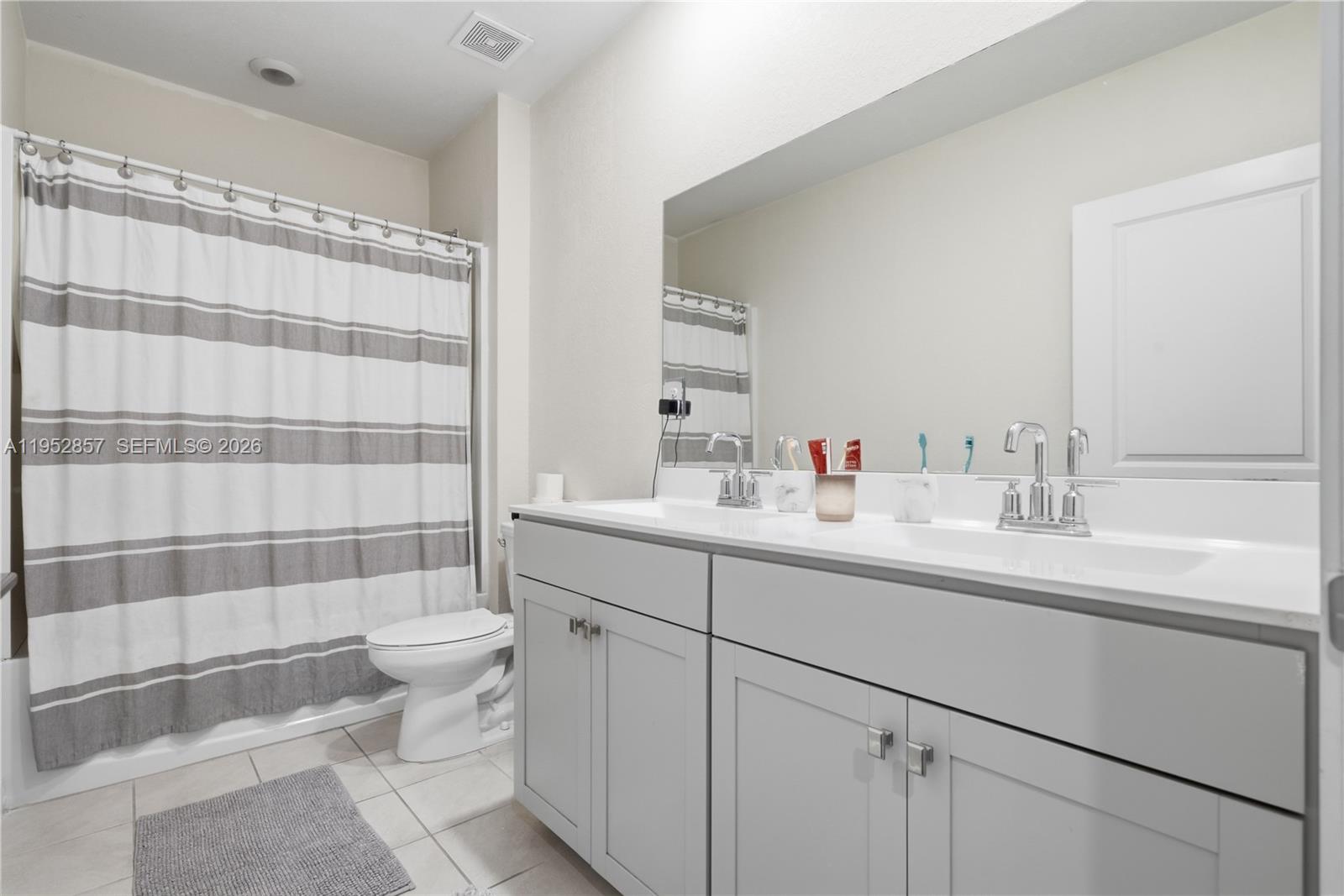 ROYAL HOMES WEST - Residential