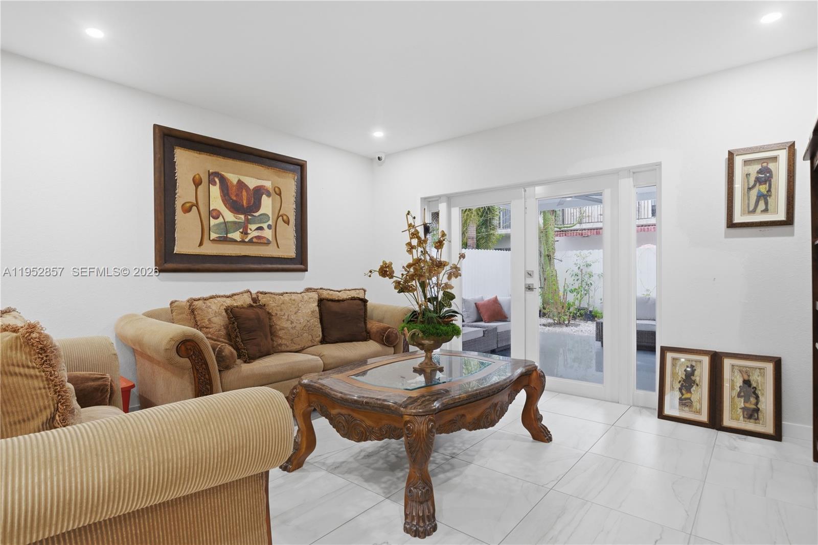 ROYAL HOMES WEST - Residential