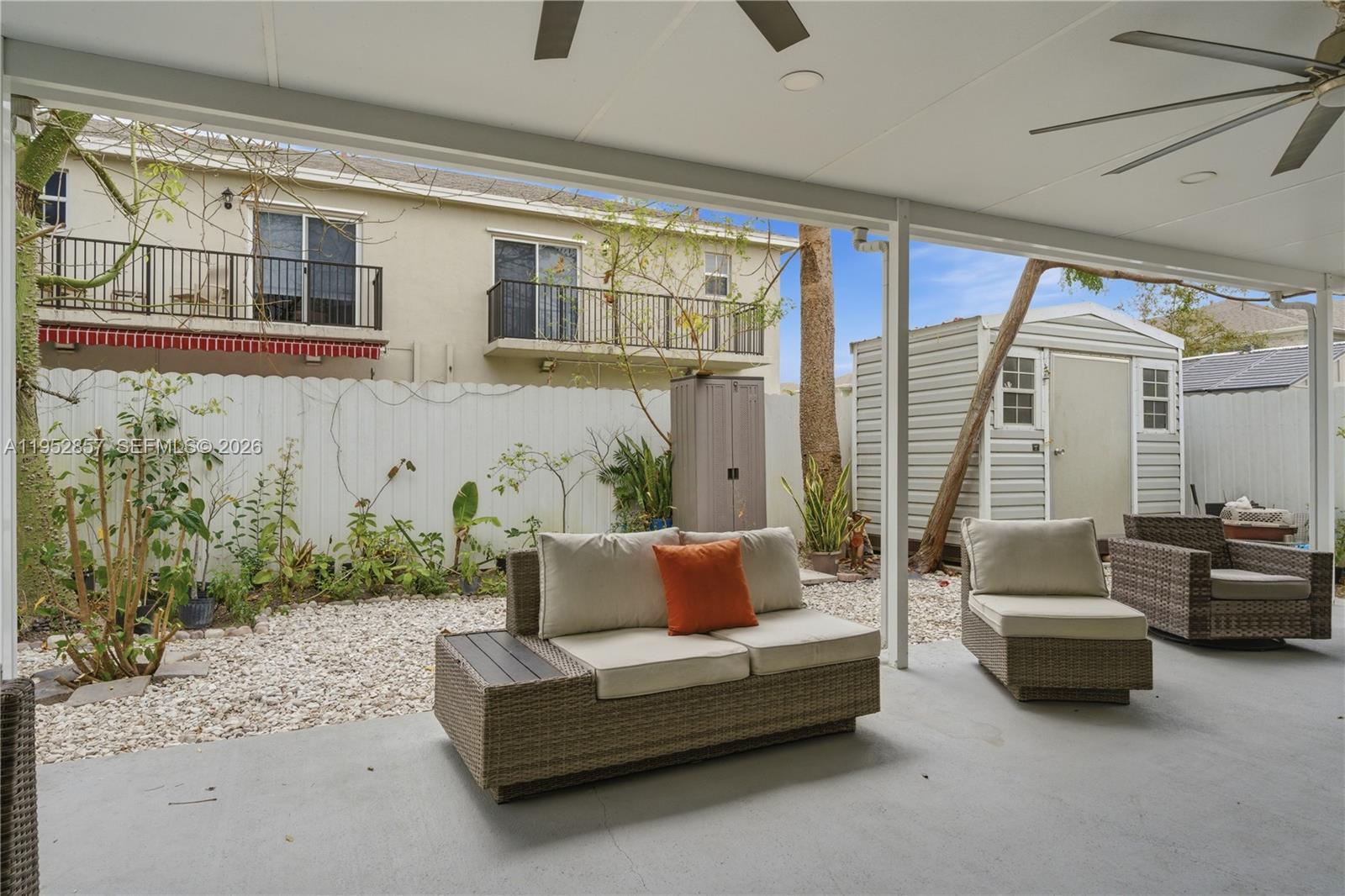 ROYAL HOMES WEST - Residential