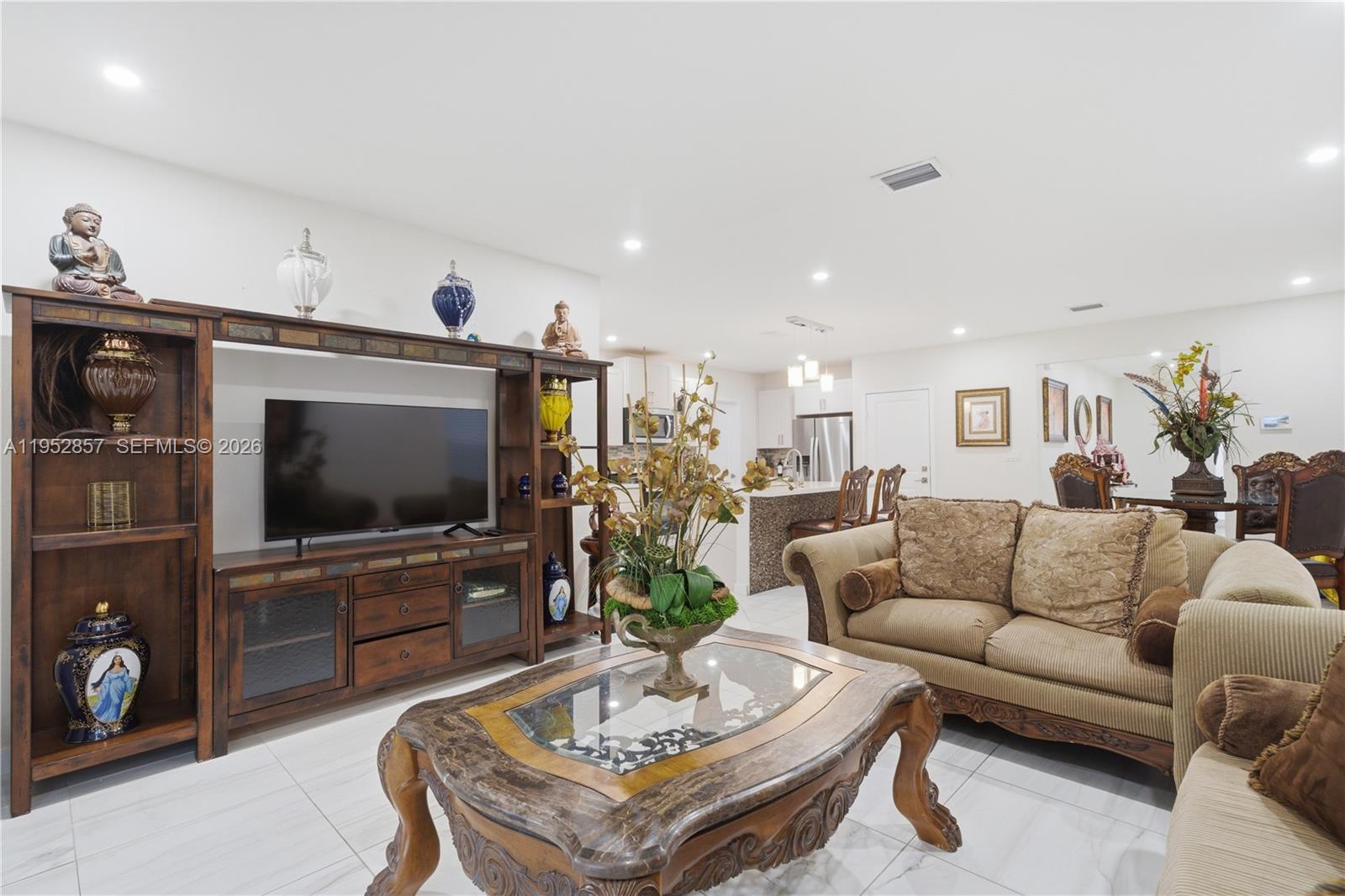 ROYAL HOMES WEST - Residential