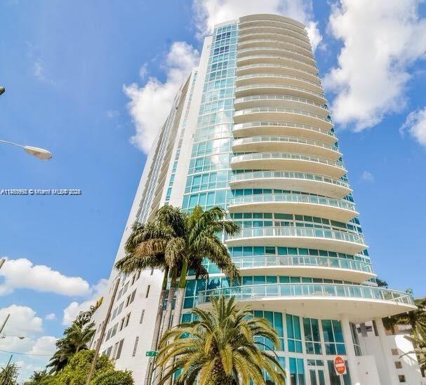 Amazing, completely updated 2/2 unit in the Edgewater area, one of Miami's hottest neighborhoods! Prime location
near Downtown Miami and South Beach, Proximity to Restaurants, shops, and entertainment venues, easy access
to many transportation routes, Walking distance from Midtown, Wynwood, the Design District, Trader Joe's, and
the new Whole Foods. This unit offers floor-to-ceiling, impact glass windows,
and full-service amenities, which include: A fully renovated heated pool with cabanas, a jacuzzi, a fitness center,
bus. center, party room, and 24-hour security/doorman. Hurry, this unit will not last!! Just a few steps from the
elevator, 1 assigned parking space, Platinum Condominium is in the heart of Edgewater