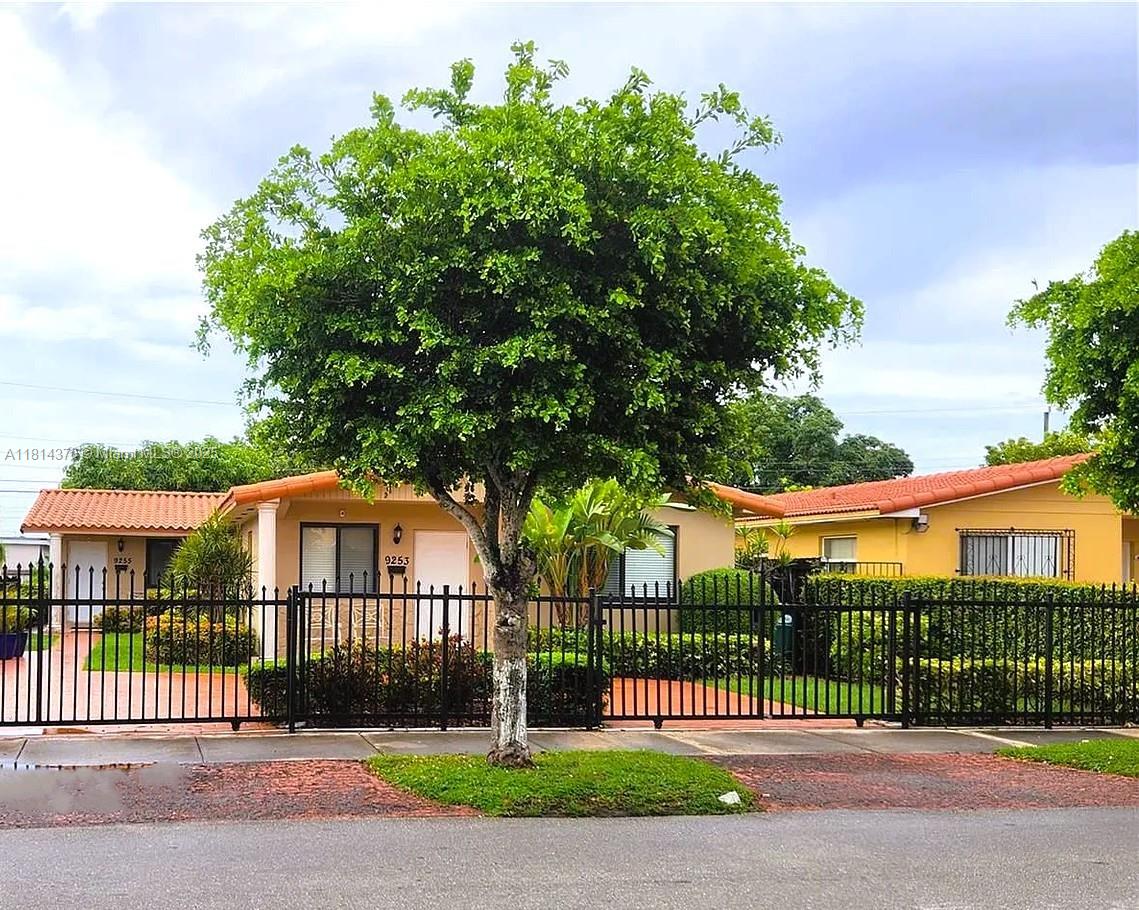 Rental Property at 9253 Sw 39th St 9253, Miami, Broward County, Florida - Bedrooms: 2 
Bathrooms: 1  - $2,500 MO.