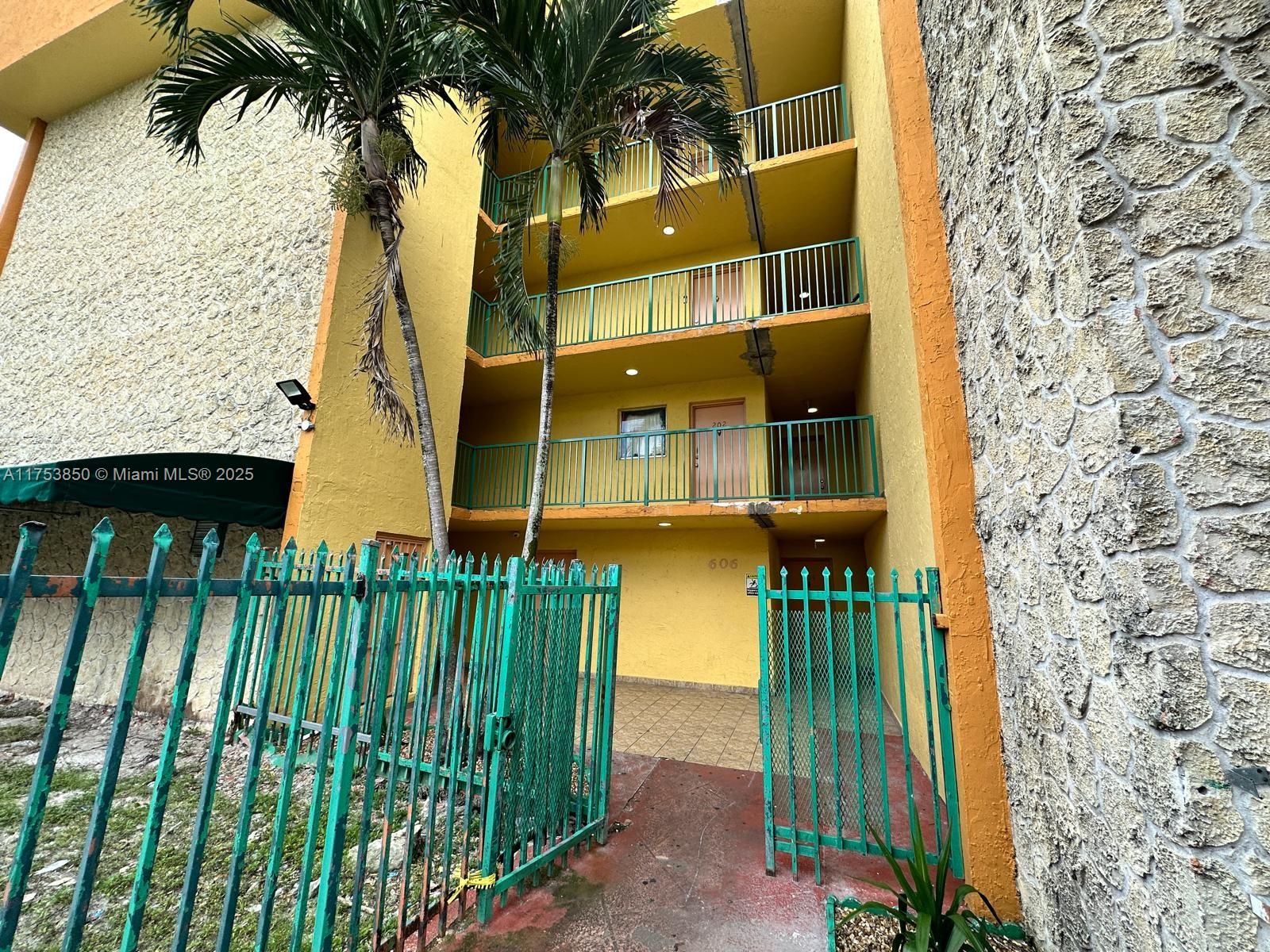 GREAT APARTMENT FOR RENT 1 BED BATH , IN THE HEART OF HIALEAH! CLOSE TO SHOPPING PLAZAS, SUPERMARKETS AND MORE! 2 MONTH TO MOVE IN!! SCHEDULE A SHOWING AND RENT IT TODAY!!