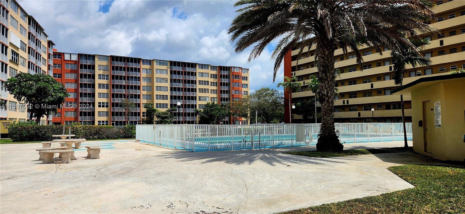 JADE WINDS GRP EASTER LIL - Residential