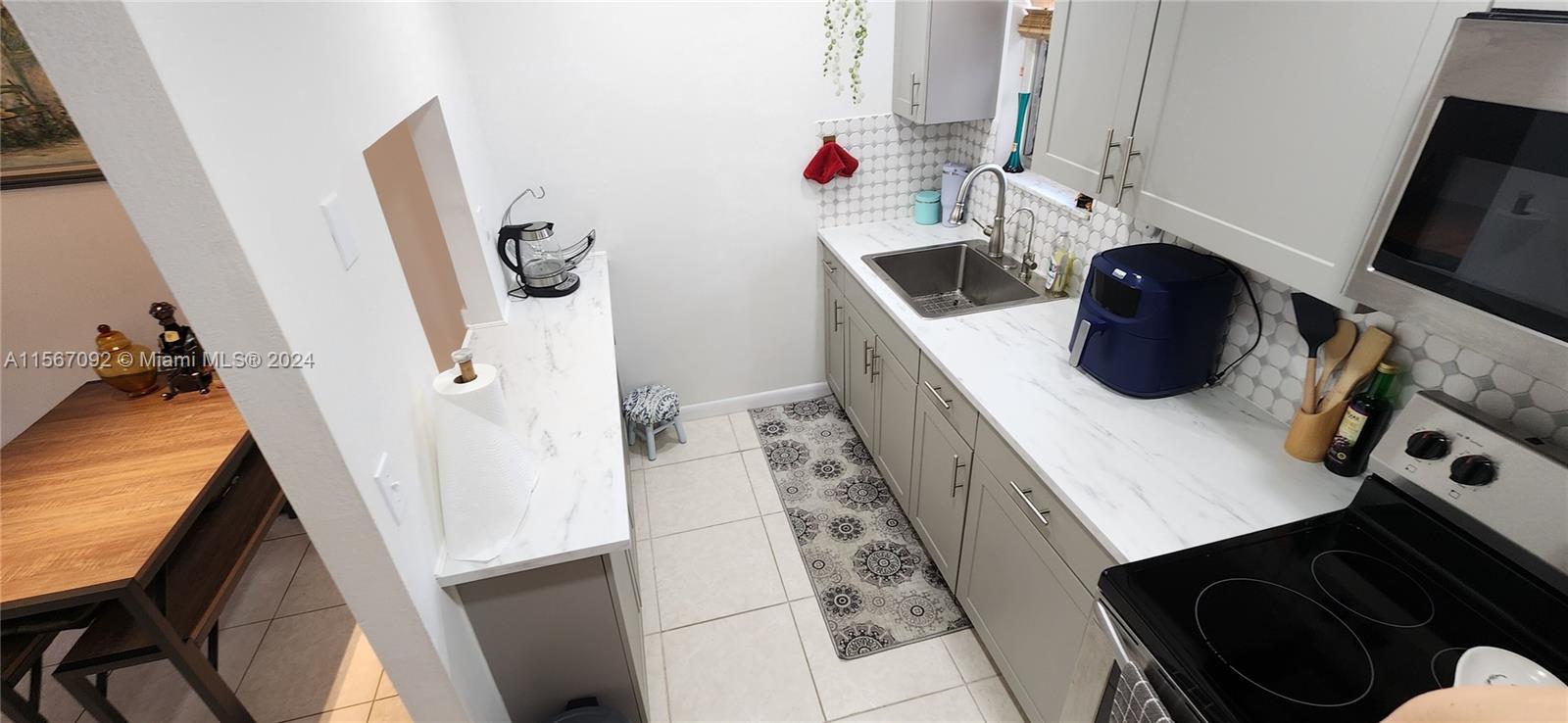 JADE WINDS GRP EASTER LIL - Residential